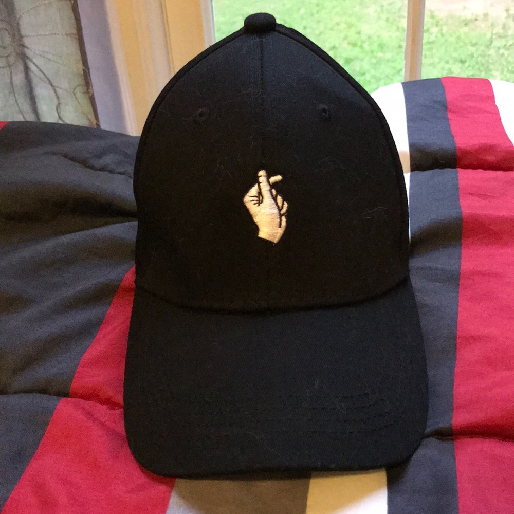 Kpop love heart hat